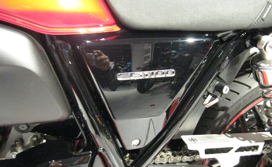 Umbgebautes Motorrad Honda CB 1100 Bild 14: Umbgebautes Motorrad Honda CB 1100