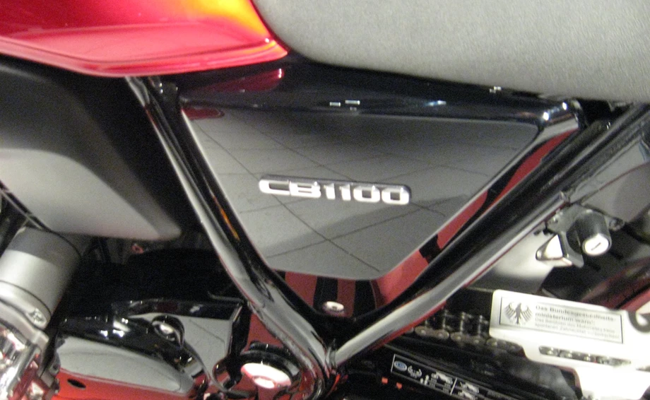 Umbgebautes Motorrad Honda CB 1100 Bild 15: Umbgebautes Motorrad Honda CB 1100