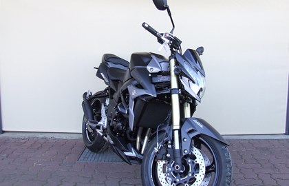 Suzuki GSR 750 Custom Bike