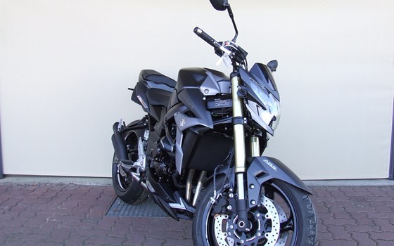 Umgebautes Motorrad Suzuki GSR 750 von Suhrau's Motorshop - Bild 1 Umgebautes Motorrad Suzuki GSR 750 von Suhrau's Motorshop - Bild 1