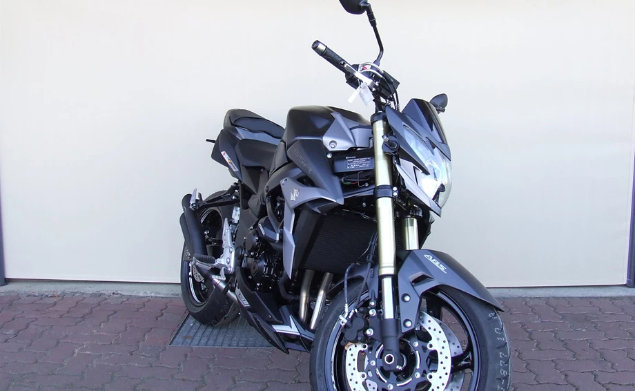 Umbgebautes Motorrad Suzuki GSR 750 Bild 1: Umbgebautes Motorrad Suzuki GSR 750