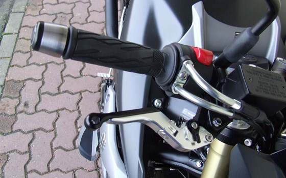 Umgebautes Motorrad Suzuki GSR 750 von Suhrau's Motorshop - Bild 10 Umgebautes Motorrad Suzuki GSR 750 von Suhrau's Motorshop - Bild 10