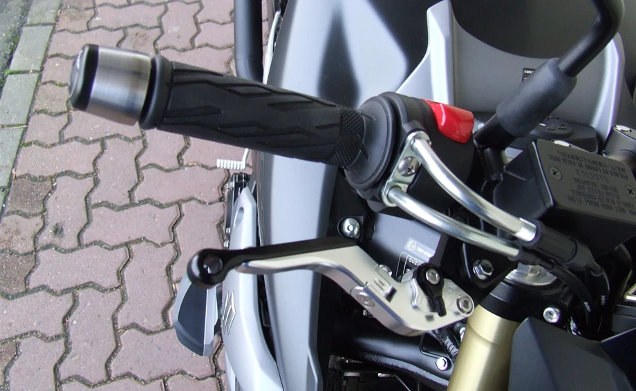 Umbgebautes Motorrad Suzuki GSR 750 Bild 10: Umbgebautes Motorrad Suzuki GSR 750