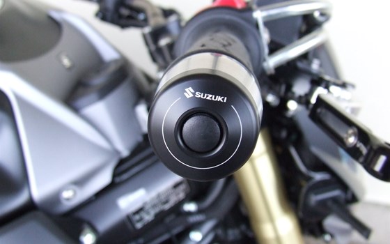 Umgebautes Motorrad Suzuki GSR 750 von Suhrau's Motorshop - Bild 11 Umgebautes Motorrad Suzuki GSR 750 von Suhrau's Motorshop - Bild 11