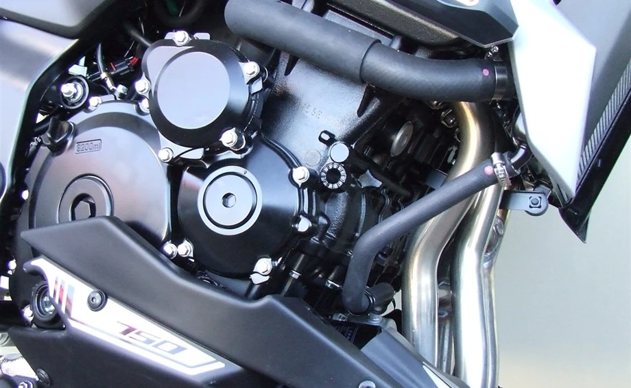 Umbgebautes Motorrad Suzuki GSR 750 Bild 3: Umbgebautes Motorrad Suzuki GSR 750