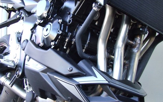 Umgebautes Motorrad Suzuki GSR 750 von Suhrau's Motorshop - Bild 4 Umgebautes Motorrad Suzuki GSR 750 von Suhrau's Motorshop - Bild 4