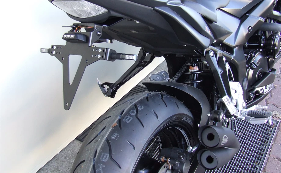 Umbgebautes Motorrad Suzuki GSR 750 Bild 6: Umbgebautes Motorrad Suzuki GSR 750