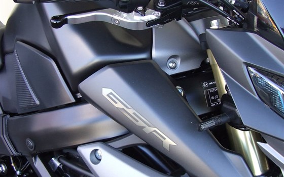 Umgebautes Motorrad Suzuki GSR 750 von Suhrau's Motorshop - Bild 7 Umgebautes Motorrad Suzuki GSR 750 von Suhrau's Motorshop - Bild 7