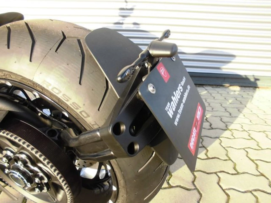 Umbgebautes Motorrad Ducati XDiavel Bild 11: Umbgebautes Motorrad Ducati XDiavel