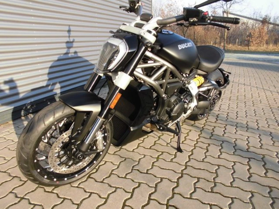 Umbgebautes Motorrad Ducati XDiavel Bild 13: Umbgebautes Motorrad Ducati XDiavel