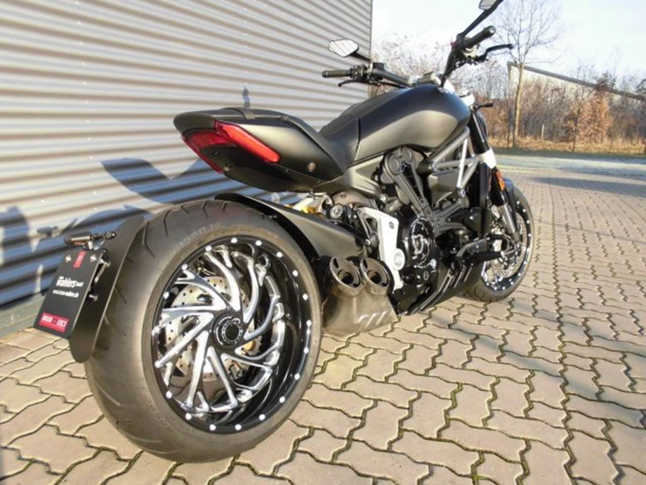 Umbgebautes Motorrad Ducati XDiavel Bild 15: Umbgebautes Motorrad Ducati XDiavel