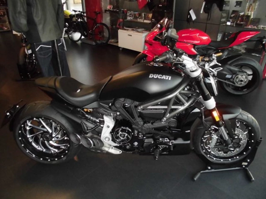 Umbgebautes Motorrad Ducati XDiavel Bild 16: Umbgebautes Motorrad Ducati XDiavel