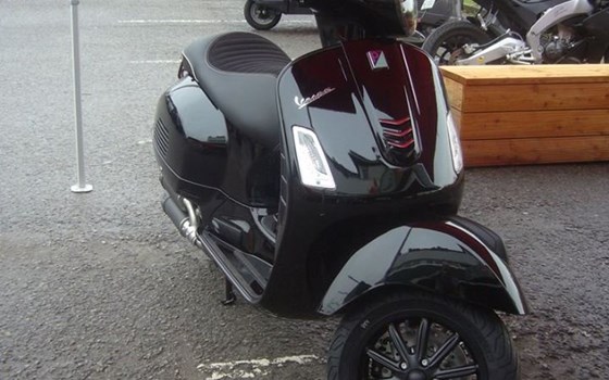 Umgebautes Motorrad Vespa GTS 300 i.e. von Cityroller GmbH - Bild 10 Umgebautes Motorrad Vespa GTS 300 i.e. von Cityroller GmbH - Bild 10