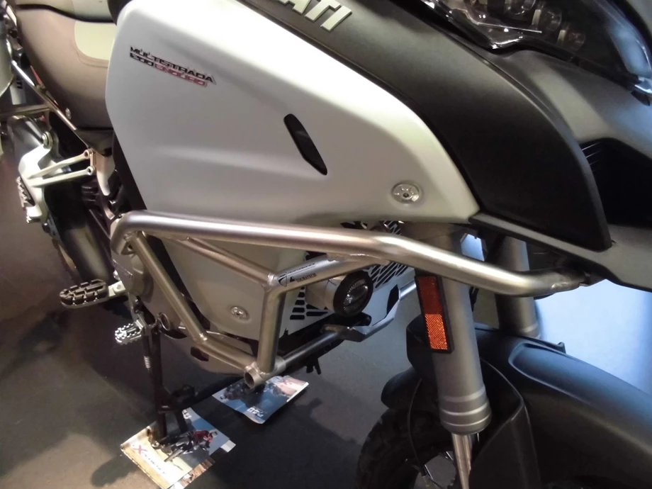 Umbgebautes Motorrad Ducati Multistrada 1200 Enduro Bild 2: Umbgebautes Motorrad Ducati Multistrada 1200 Enduro