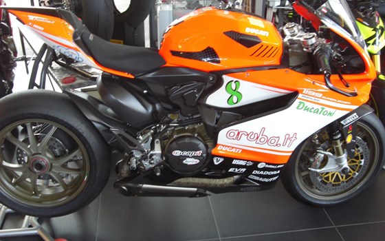 Umgebautes Motorrad Ducati 1199 Panigale Superleggera von Braunbart Heribert Kilian GmbH - DUCATI SALZBURG - Bild 2 Umgebautes Motorrad Ducati 1199 Panigale Superleggera von Braunbart Heribert Kilian GmbH - DUCATI SALZBURG - Bild 2