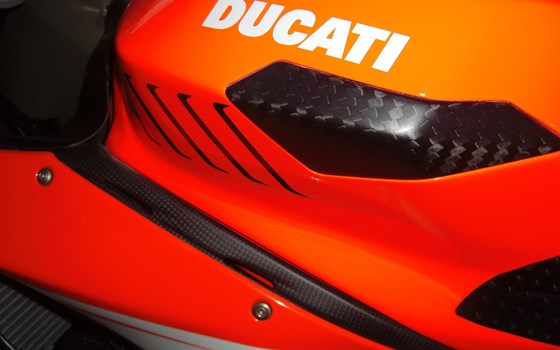 Umgebautes Motorrad Ducati 1199 Panigale Superleggera von Braunbart Heribert Kilian GmbH - DUCATI SALZBURG - Bild 6 Umgebautes Motorrad Ducati 1199 Panigale Superleggera von Braunbart Heribert Kilian GmbH - DUCATI SALZBURG - Bild 6