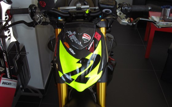 Umgebautes Motorrad Ducati Streetfighter von Braunbart Heribert Kilian GmbH - DUCATI SALZBURG - Bild 2 Umgebautes Motorrad Ducati Streetfighter von Braunbart Heribert Kilian GmbH - DUCATI SALZBURG - Bild 2