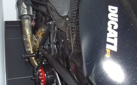 Umgebautes Motorrad Ducati Streetfighter von Braunbart Heribert Kilian GmbH - DUCATI SALZBURG - Bild 5 Umgebautes Motorrad Ducati Streetfighter von Braunbart Heribert Kilian GmbH - DUCATI SALZBURG - Bild 5