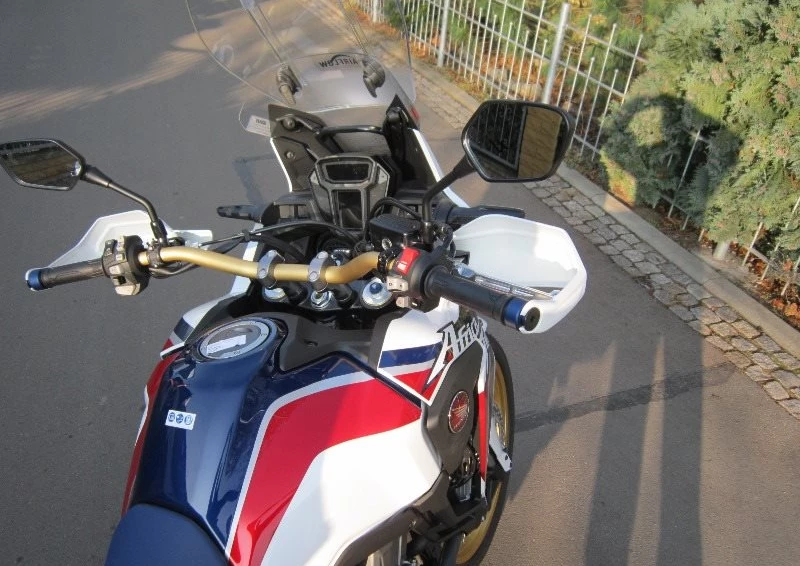 Umbgebautes Motorrad Honda CRF1000L Africa Twin Bild 12: Umbgebautes Motorrad Honda CRF1000L Africa Twin