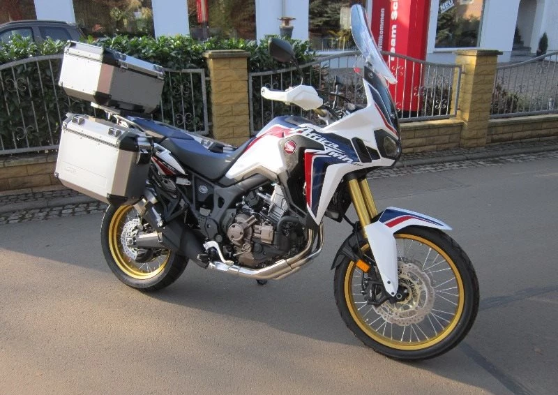 Umbgebautes Motorrad Honda CRF1000L Africa Twin Bild 2: Umbgebautes Motorrad Honda CRF1000L Africa Twin