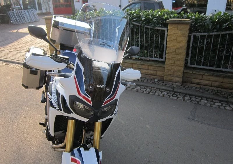 Umbgebautes Motorrad Honda CRF1000L Africa Twin Bild 3: Umbgebautes Motorrad Honda CRF1000L Africa Twin