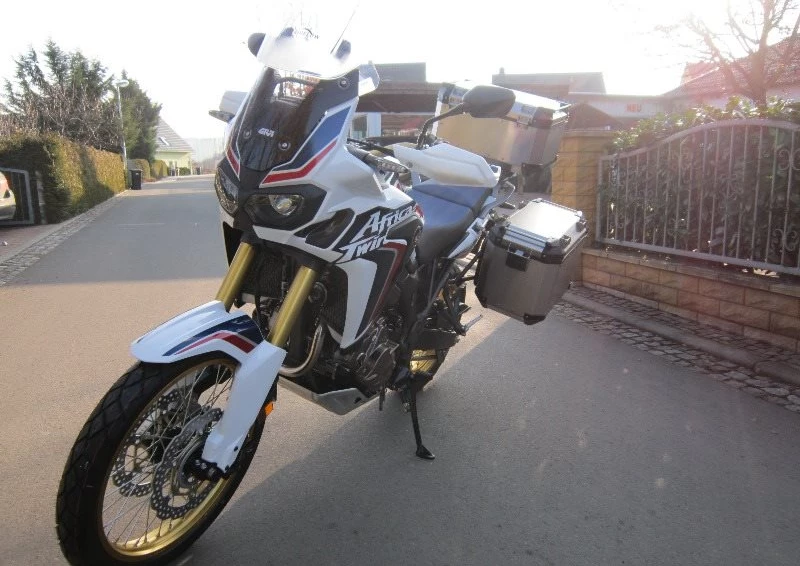 Umbgebautes Motorrad Honda CRF1000L Africa Twin Bild 5: Umbgebautes Motorrad Honda CRF1000L Africa Twin