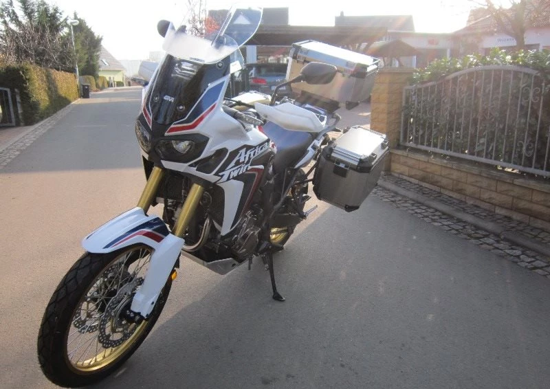 Umbgebautes Motorrad Honda CRF1000L Africa Twin Bild 6: Umbgebautes Motorrad Honda CRF1000L Africa Twin