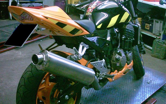 Umgebautes Motorrad Kawasaki Z 750 von Motorradsport Schadenberg GbR - Bild 4 Umgebautes Motorrad Kawasaki Z 750 von Motorradsport Schadenberg GbR - Bild 4