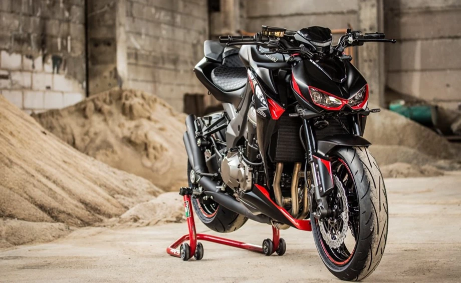 Umbgebautes Motorrad Kawasaki Z1000 Bild 2: Umbgebautes Motorrad Kawasaki Z1000