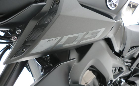 Umgebautes Motorrad Yamaha MT-09 von MOTO-VÖLKL - Völkl GmbH - Bild 11 Umgebautes Motorrad Yamaha MT-09 von MOTO-VÖLKL - Völkl GmbH - Bild 11