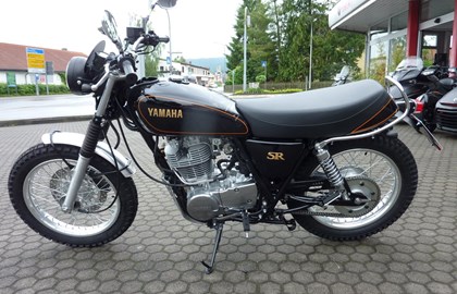 Yamaha SR 400 Custom Bike