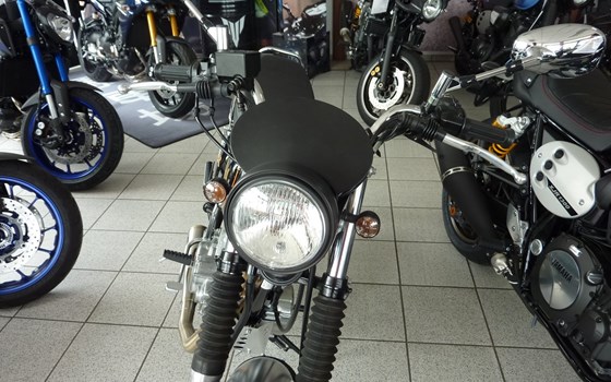 Umgebautes Motorrad Yamaha SR 400 von Zweirad-Center Zöller - Bild 17 Umgebautes Motorrad Yamaha SR 400 von Zweirad-Center Zöller - Bild 17