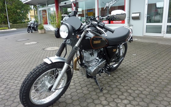Umgebautes Motorrad Yamaha SR 400 von Zweirad-Center Zöller - Bild 2 Umgebautes Motorrad Yamaha SR 400 von Zweirad-Center Zöller - Bild 2