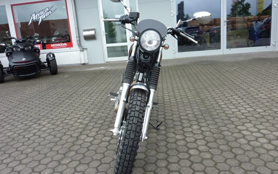 Umgebautes Motorrad Yamaha SR 400 von Zweirad-Center Zöller - Bild 3 Umgebautes Motorrad Yamaha SR 400 von Zweirad-Center Zöller - Bild 3