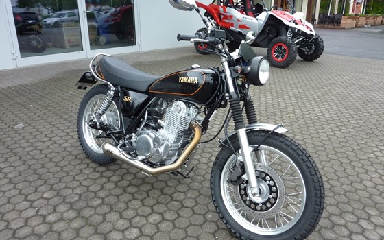 Umgebautes Motorrad Yamaha SR 400 von Zweirad-Center Zöller - Bild 4 Umgebautes Motorrad Yamaha SR 400 von Zweirad-Center Zöller - Bild 4