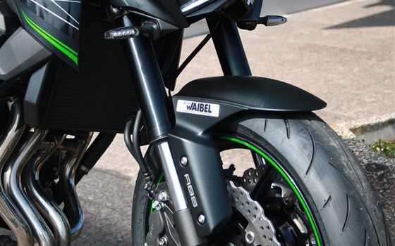 Umgebautes Motorrad Kawasaki Z 800 von Zweirad Waibel GmbH & Co. KG - Bild 2 Umgebautes Motorrad Kawasaki Z 800 von Zweirad Waibel GmbH & Co. KG - Bild 2