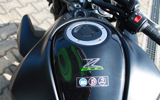 Umgebautes Motorrad Kawasaki Z 800 von Zweirad Waibel GmbH & Co. KG - Bild 9 Umgebautes Motorrad Kawasaki Z 800 von Zweirad Waibel GmbH & Co. KG - Bild 9