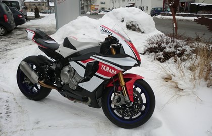 Yamaha R1M Custom Bike