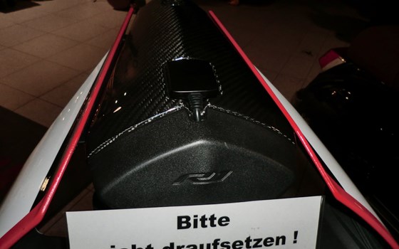 Umgebautes Motorrad Yamaha R1M von MOTO-VÖLKL - Völkl GmbH - Bild 21 Umgebautes Motorrad Yamaha R1M von MOTO-VÖLKL - Völkl GmbH - Bild 21