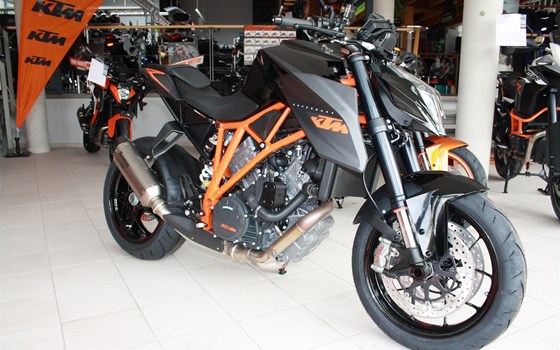 Umgebautes Motorrad KTM 1290 Super Duke R von Zweirad Waibel GmbH & Co. KG - Bild 1 Umgebautes Motorrad KTM 1290 Super Duke R von Zweirad Waibel GmbH & Co. KG - Bild 1