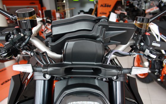 Umgebautes Motorrad KTM 1290 Super Duke R von Zweirad Waibel GmbH & Co. KG - Bild 4 Umgebautes Motorrad KTM 1290 Super Duke R von Zweirad Waibel GmbH & Co. KG - Bild 4