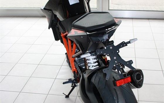 Umgebautes Motorrad KTM 1290 Super Duke R von Zweirad Waibel GmbH & Co. KG - Bild 7 Umgebautes Motorrad KTM 1290 Super Duke R von Zweirad Waibel GmbH & Co. KG - Bild 7
