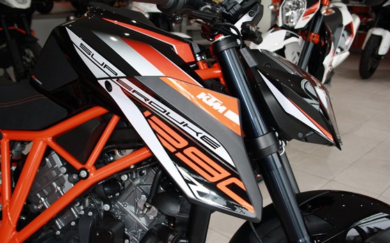 Umgebautes Motorrad KTM 1290 Super Duke R von Zweirad Waibel GmbH & Co. KG - Bild 2 Umgebautes Motorrad KTM 1290 Super Duke R von Zweirad Waibel GmbH & Co. KG - Bild 2