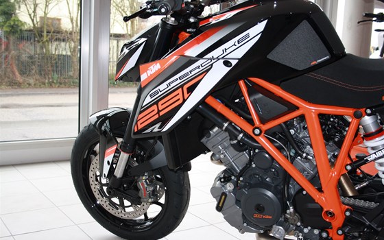 Umgebautes Motorrad KTM 1290 Super Duke R von Zweirad Waibel GmbH & Co. KG - Bild 6 Umgebautes Motorrad KTM 1290 Super Duke R von Zweirad Waibel GmbH & Co. KG - Bild 6