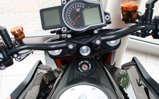 Umgebautes Motorrad KTM 1290 Super Duke R von Zweirad Waibel GmbH & Co. KG - Bild 6 Umgebautes Motorrad KTM 1290 Super Duke R von Zweirad Waibel GmbH & Co. KG - Bild 6
