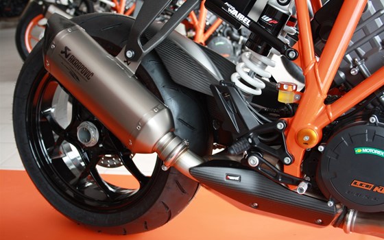 Umgebautes Motorrad KTM 1290 Super Duke R von Zweirad Waibel GmbH & Co. KG - Bild 7 Umgebautes Motorrad KTM 1290 Super Duke R von Zweirad Waibel GmbH & Co. KG - Bild 7