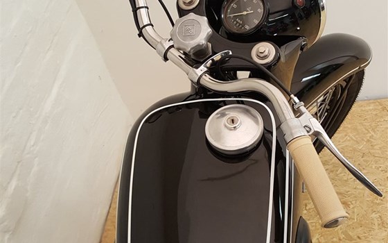 Umgebautes Motorrad IFA-DKW BK 350 von Motorrad Scheunpflug e.K. - Bild 3 Umgebautes Motorrad IFA-DKW BK 350 von Motorrad Scheunpflug e.K. - Bild 3