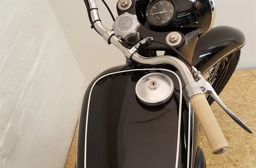 Umbgebautes Motorrad IFA-DKW BK 350 Bild 3: Umbgebautes Motorrad IFA-DKW BK 350