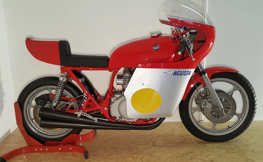 Umbgebautes Motorrad MV Agusta 600 Quattro Cilindri Bild 1: Umbgebautes Motorrad MV Agusta 600 Quattro Cilindri