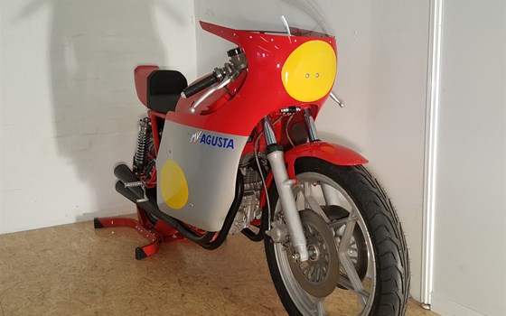 Umgebautes Motorrad MV Agusta 600 Quattro Cilindri von Motorrad Scheunpflug e.K. - Bild 2 Umgebautes Motorrad MV Agusta 600 Quattro Cilindri von Motorrad Scheunpflug e.K. - Bild 2